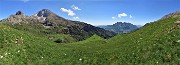 33 Vista sulla Baita Zuccone salendo in VIndiolo